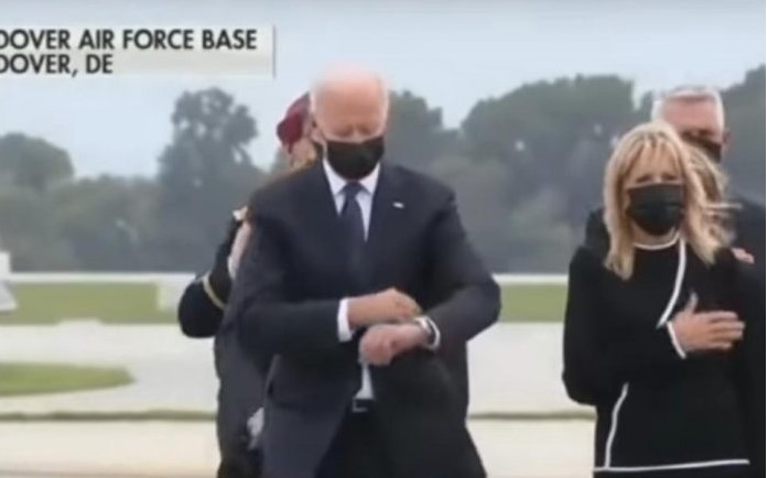 Biden na dočeku tijela poginulih Amerikanaca razbjesnio javnost: Ima li važnijeg posla?!