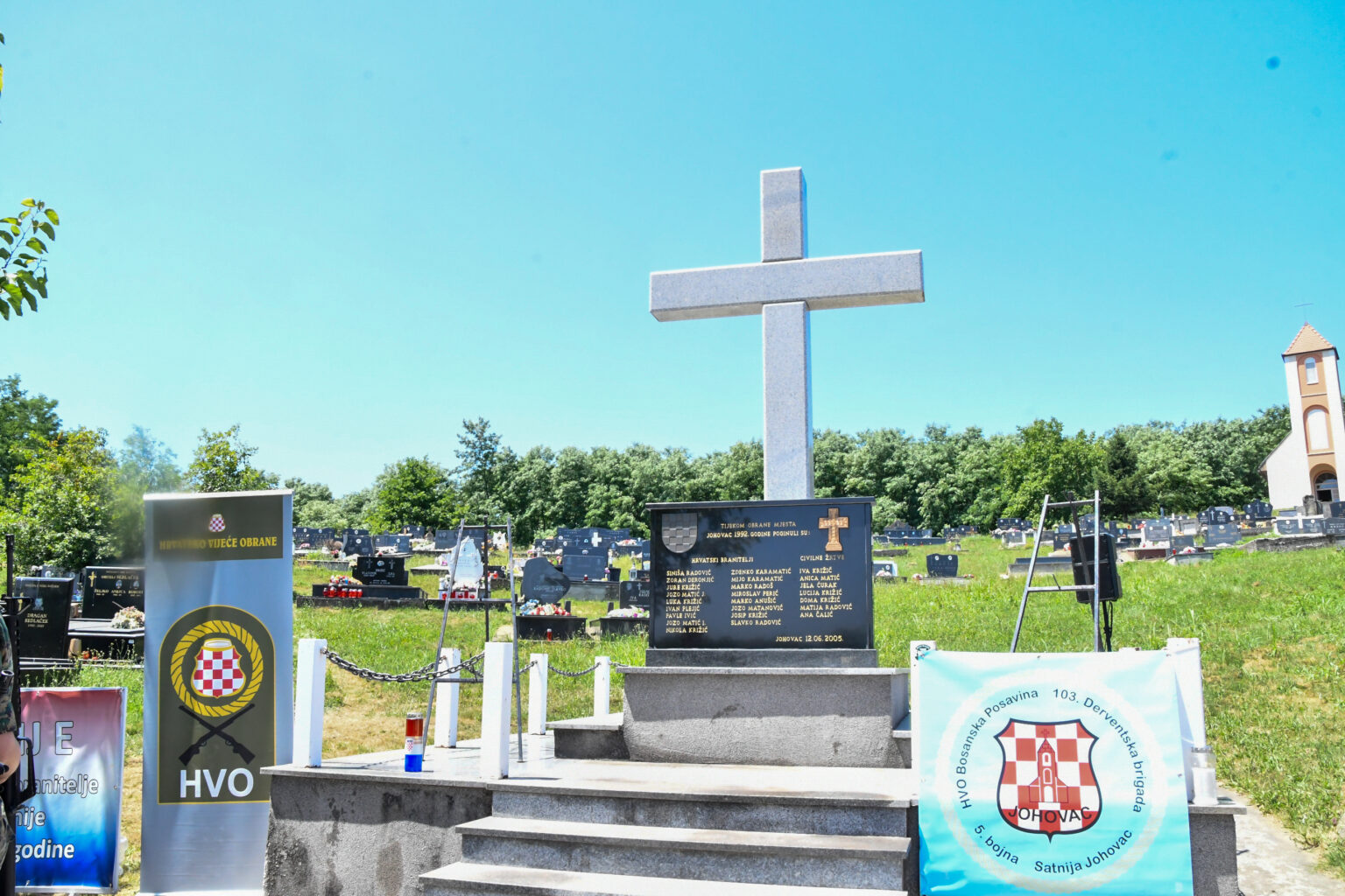 Johovac se poklonio svojim herojima: 33 godina vječnog sjećanje na poginule branitelje