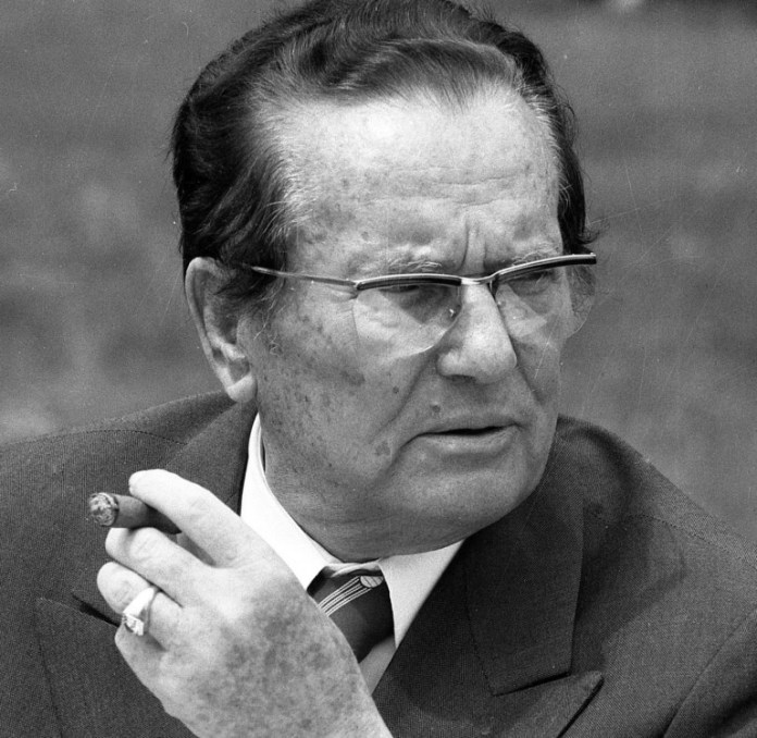 Srbi u panici: Titovi dugovi ponovno stigli na naplatu