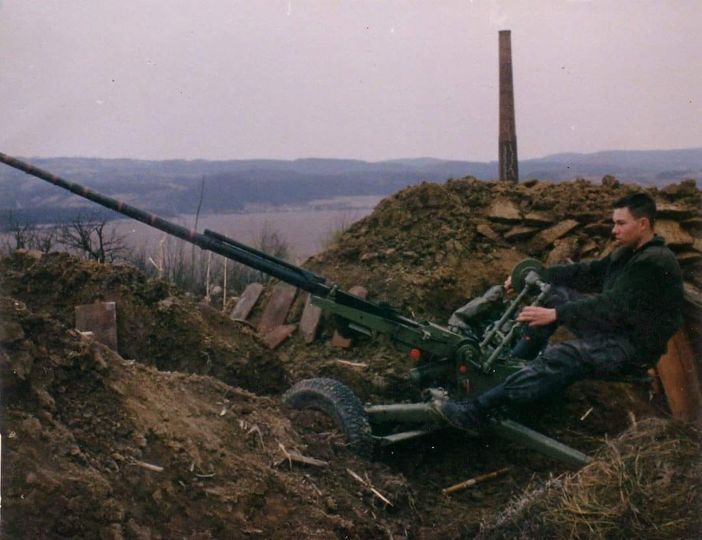 IN MEMORIAM Na današnji dan 1992.g. poginuo je Josip Szarvaš maloljetni dragovoljac i heroj Domovinskog rata