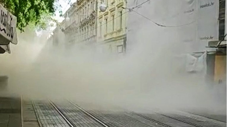 Zatvorena Jurišićeva ulica u Zagrebu! Prilikom radova na dimnjaku urušio se dio zgrade, iskre su frcale na sve strane