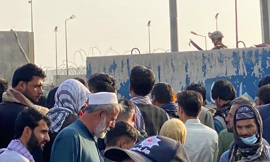 Pred ulazom na aerodrom u Kabulu došlo je do velike eksplozije, talibanski izvori govore o 13 mrtvih