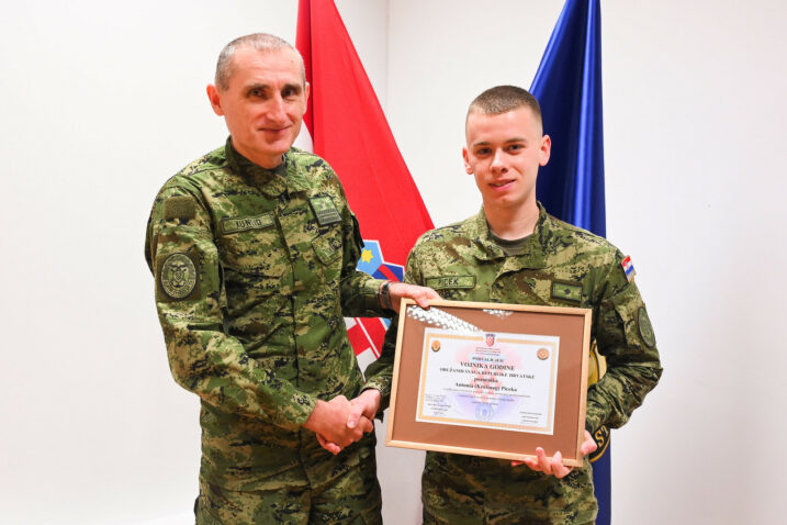 Pozornik Antonio Picek najbolji vojnik 2024. zbog hrabrosti u spašavanju života nakon nesreće