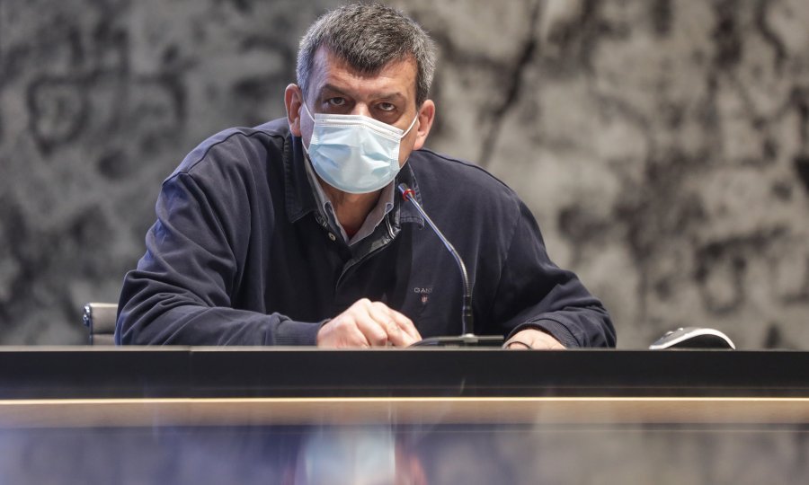 'Ako cijepimo 1,7 milijuna ljudi s dvije doze uz one koji su preboljeli koronu i ljepše vrijeme, do šestog mjeseca mogli bi skinuti maske'