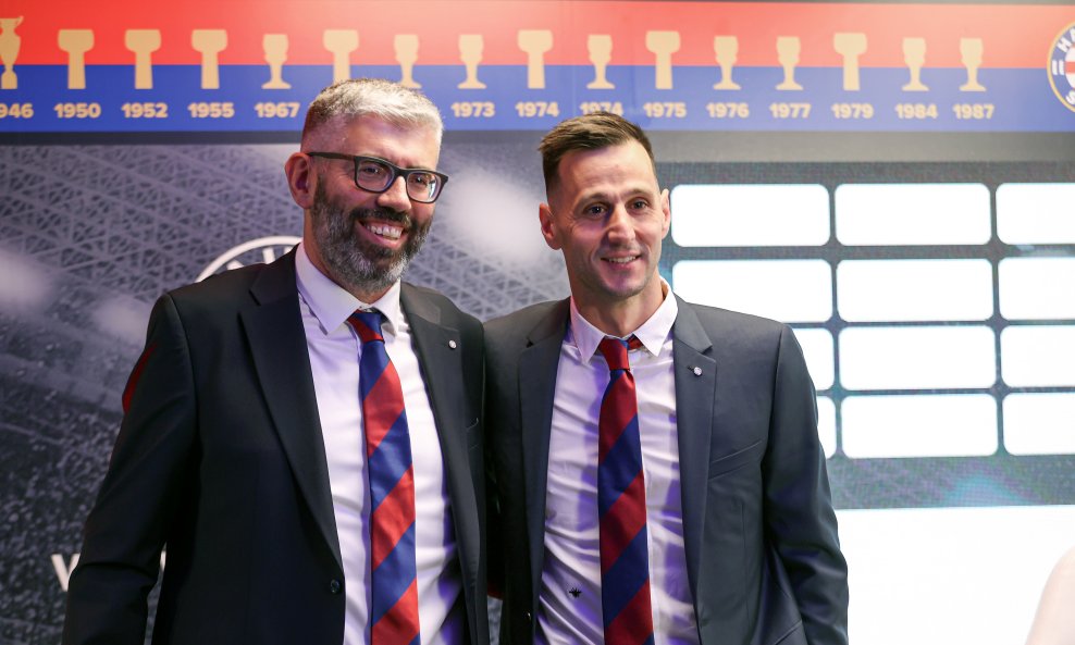 GLAS NARODA  Rezultati ankete o Nikoli Kaliniću su poražavajući za Bilića i vodstvo Hajduka