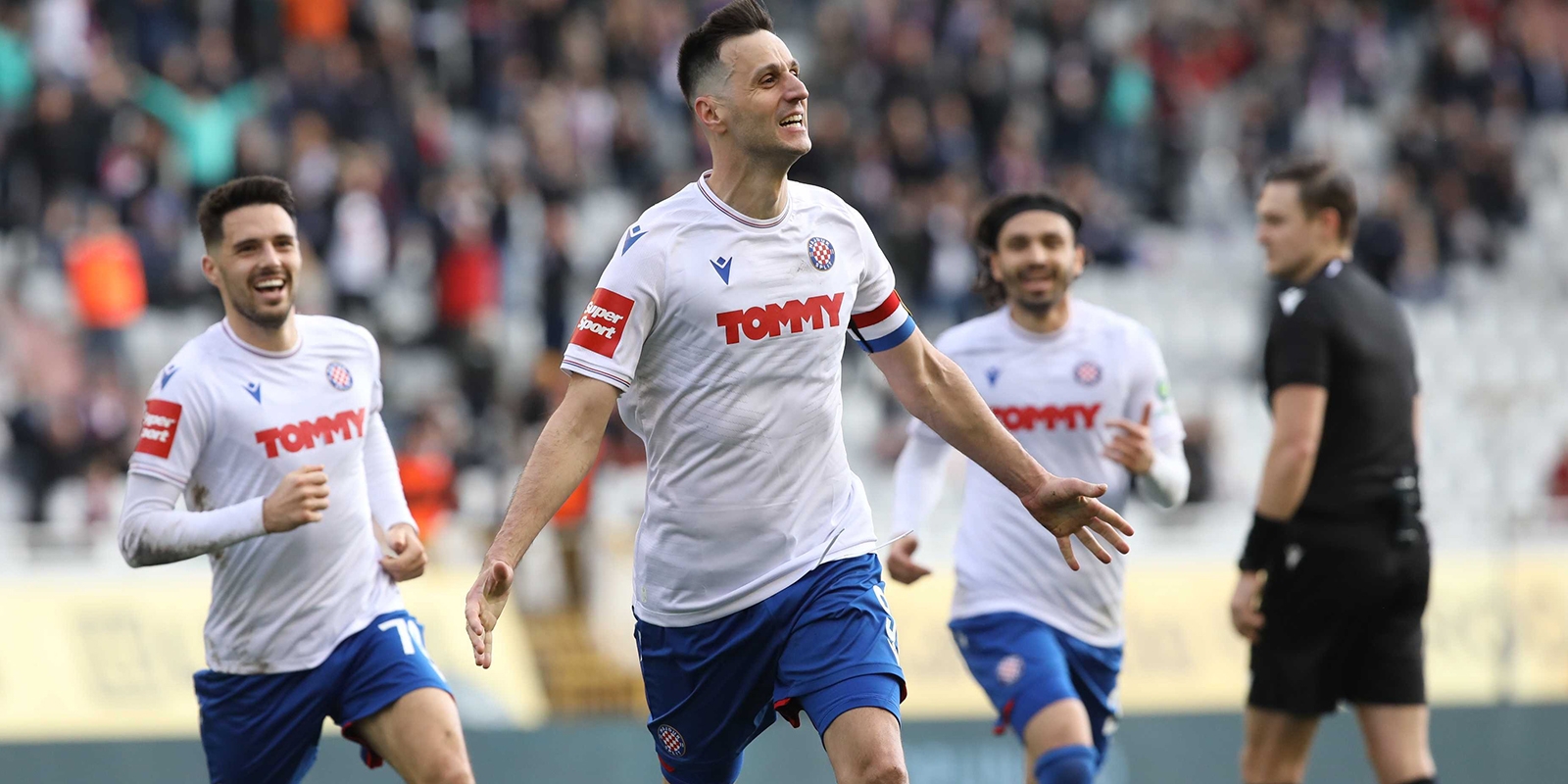 SUPERSPORT HNL  Hajduk demolirao 'farmaceute' na Poljudu; sjajni golovi Kalinića i Brekala