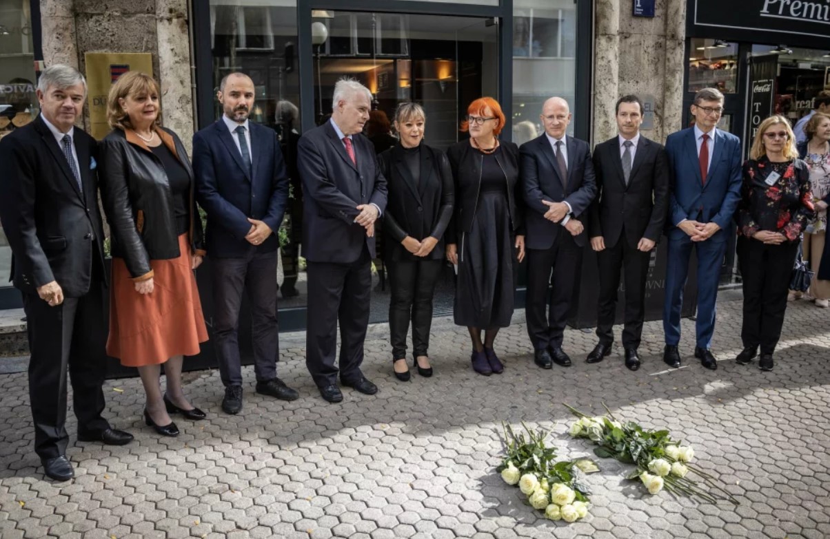 Josipović se pojavio na Pupovčevom skupu u centru Zagreba: Postavljen je 'kamen spoticanja'