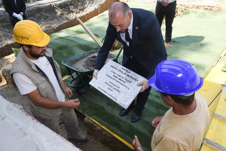 Položen kamen temeljac za kapelicu na Memorijalnom groblju žrtava iz Domovinskog rata u Vukovaru