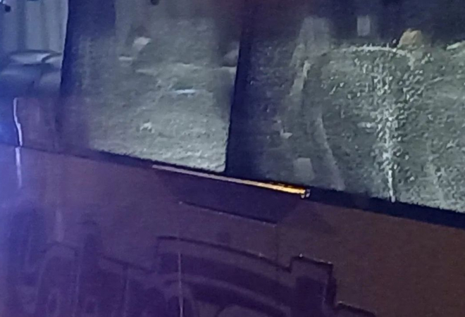 SRAMOTNO! KAMENJEM NA AUTOBUS MLADIH VUKOVARKI! Popucala su stakla, samo srećom nije bilo ozlijeđenih