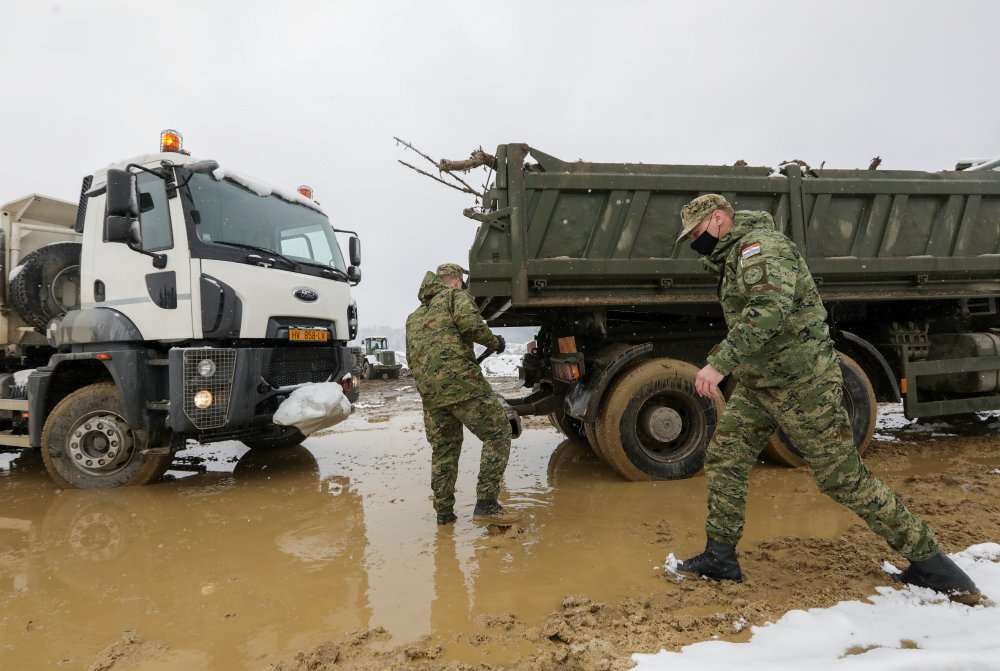 Tlo se i noćas treslo na Banovini, vrijeme otežava pripreme za gradnju kontejnerskog naselja