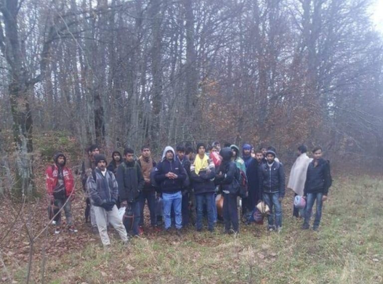 HORDE NA GRANICI! Iz kampa Vučjak stotine migranata pobjegle prema Hrvatskoj, odgođeno zatvaranje