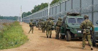 Obučavaju migrante za sukobe s Europom? Upozorenje koje zabrinjava: ‘Postaje sve agresivnije. Pokazuju im lažne snimke‘