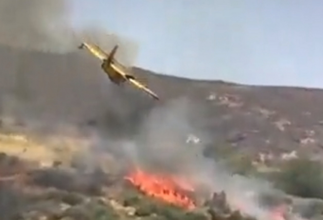 Tragedija na grčkom otoku Evia - Kanader koji je gasio požar srušio se i eksplodirao, vatra i dalje hara otocima