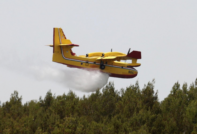 (VIDEO) OPET GORI U DALMACIJI: Dva požara gase kanaderi i gotovo 50 vatrogasaca!