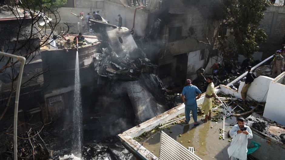 Samo dvoje preživjelih, 97 poginulih u zrakoplovnoj nesreći u Pakistanu