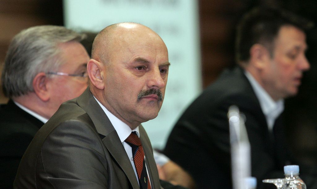 GRAĐANI S ORUŽJEM ISPOD JASTUKA: Gradonačelnik Gospića Karlo Starčević: ‘Kratka je nit do proljevanja krvi, samo nas vojska može spasiti’! Migranti teroriziraju Liku!