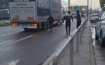 Migranti ispod kamiona u centru Karlovca: Policija intervenirala na semaforu