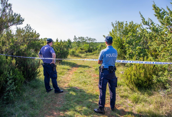 TRAGEDIJA U KAŠTEL ŠTAFLIĆU: Beživotno tijelo muškraca izvučeno je iz mora pored plaže za pse