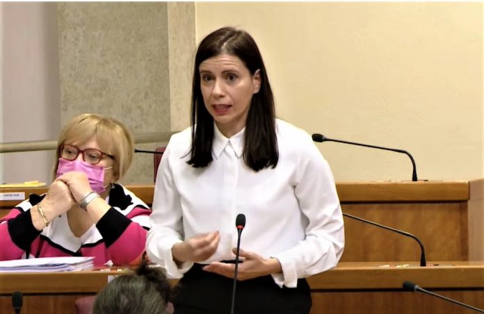 PEOVIĆ NAVIJA ZA RUSE I PUTINA: NISAM GLASALA ZA DEKLARACIJU O UKRAJINI JER ONA MILITARIZIRA HRVATSKO DRUŠTVO