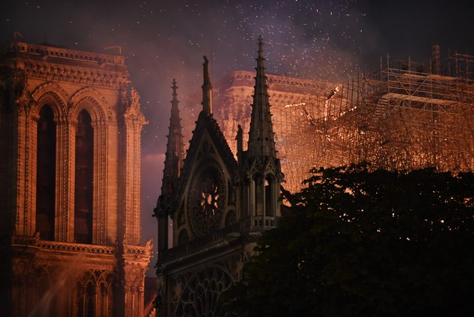 PRIJE GODINU DANA IZGORJELA JE KATEDRALA NOTRE DAME: Radovi stoje, a Macron i dalje obećava da će radovi biti gotovi u pet godina