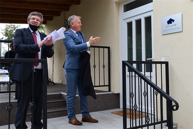 Državni tajnik u MUP-u tajio da mu sin uvozi strane radnike