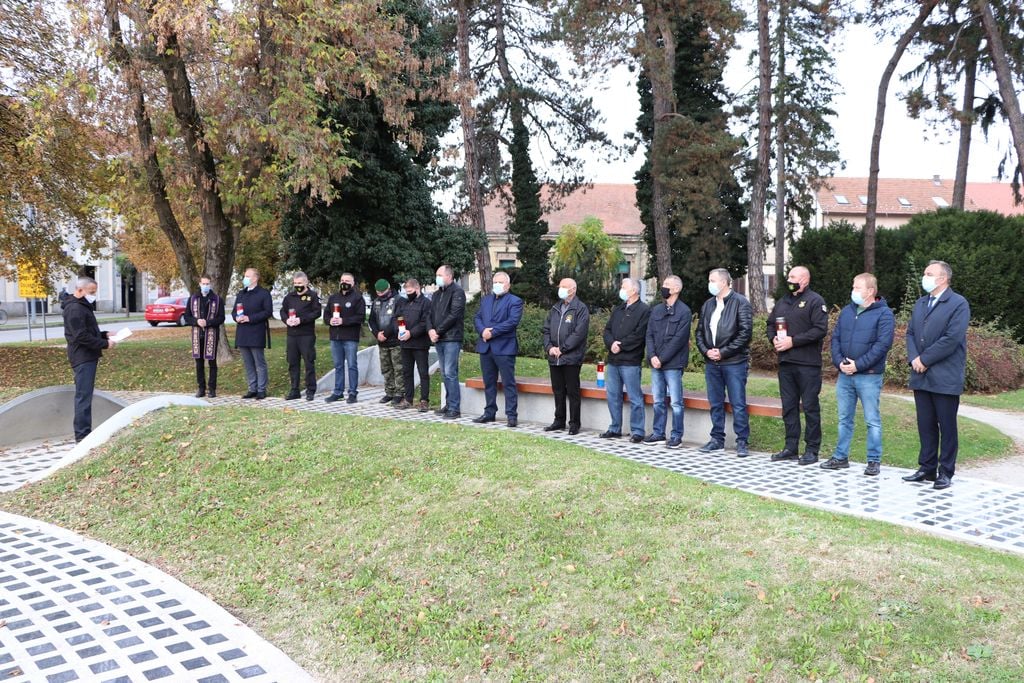 U Koprivnici položeni vijenci u spomen na početak akcije “Orkan 91'”