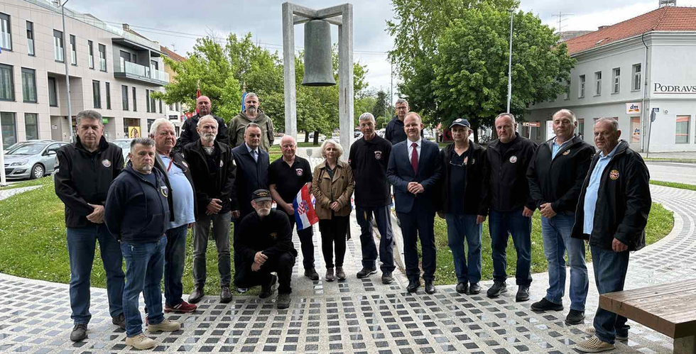 Na putu do Vukovara u Koprivnici dočekani hrvatski branitelji “hodači”