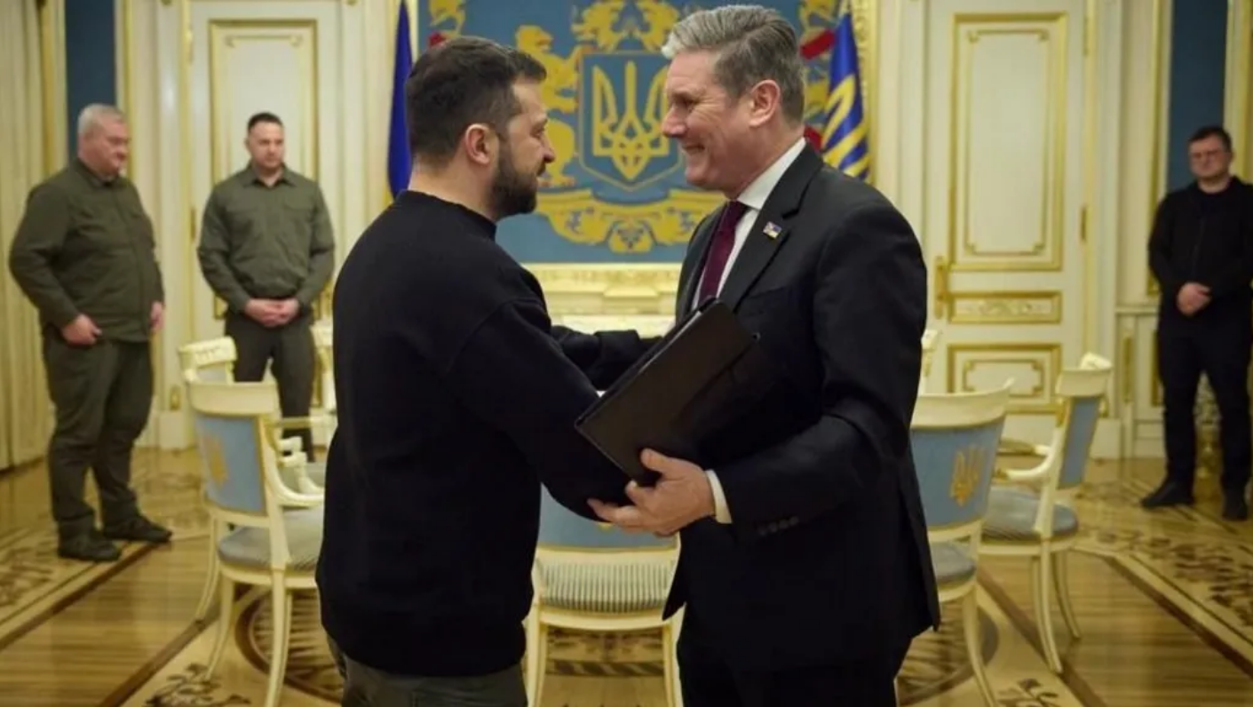 Britanski premijer Keir Starmer i Zelenskij potpisuju povijesno 100-godišnje partnerstvo u Kijevu