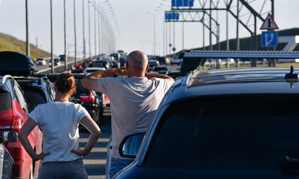 Žestoki udar Ukrajinaca na Kerč zatvorio Krimski most