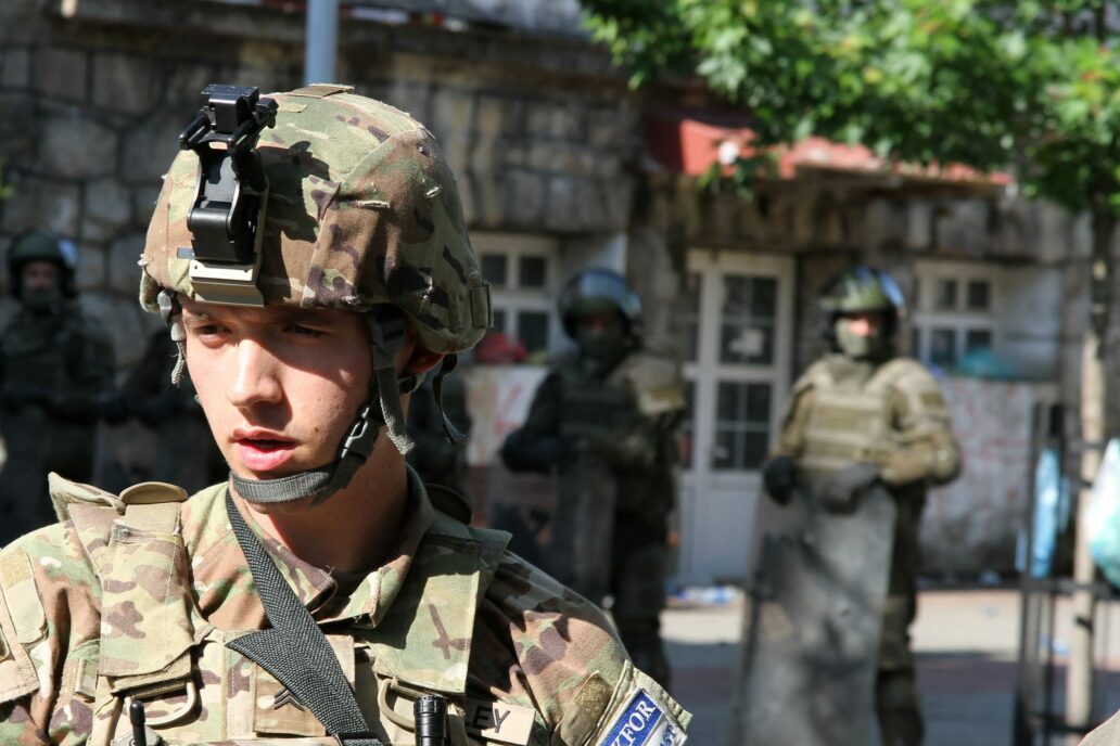 Velika Britanija zbog raspoređivanja srpske vojske na granici šalje dodatne vojne trupe na Kosovo