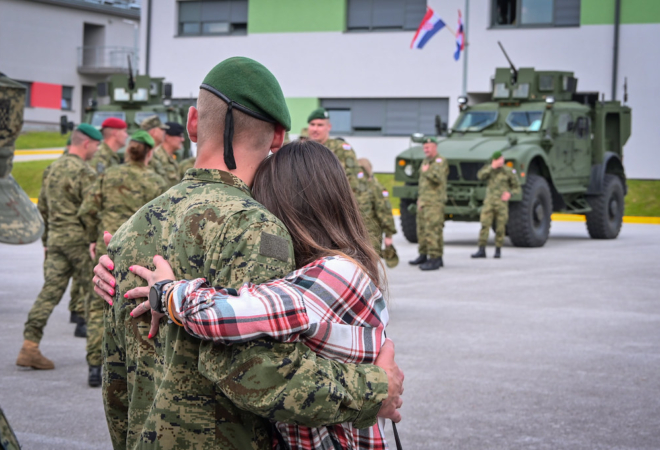 Naši vojnici odlaze u posebnu misiju: Prizori njihovog rastanka s djecom su bolni