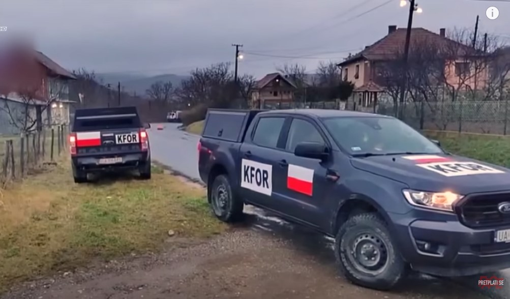 Sjever Kosova i dalje pod barikadama, Vučić KFOR-u šalje zahtjev za ulazak srpske vojske