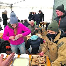 Kolinda Grabar Kitarović volontira na Baniji, gradi kuću obitelji sa šestero djece: ‘Nosila je teće s hranom‘