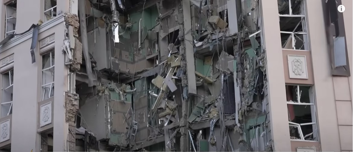 PUTINOVA ČESTITKA! Kijev zasule granate u ponoć, na dronu osvanula stravična poruka, raketirana i dječja bolnica
