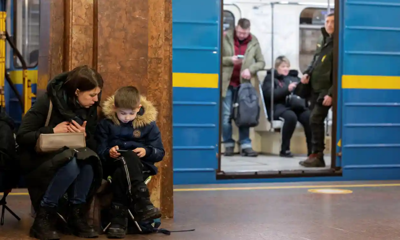 Teška noć za stanovnike Kijeva: Odjekuju eksplozije, grad pod napadom dronovima