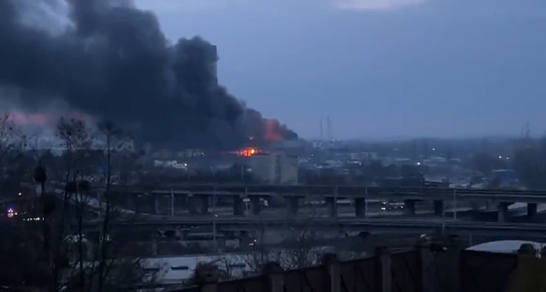 Žestoki napadi diljem Ukrajine: Eksplozije i u Kijevu, gusti dim iznad grada
