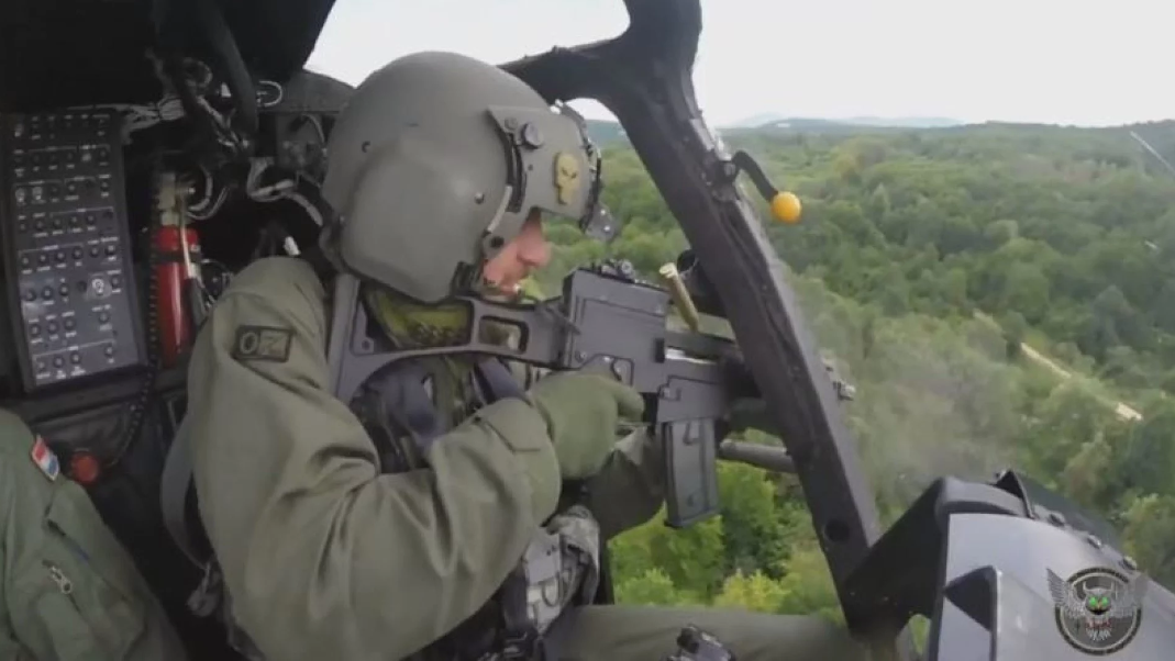 Snimka s obuke pilota hrvatskih Kiowa