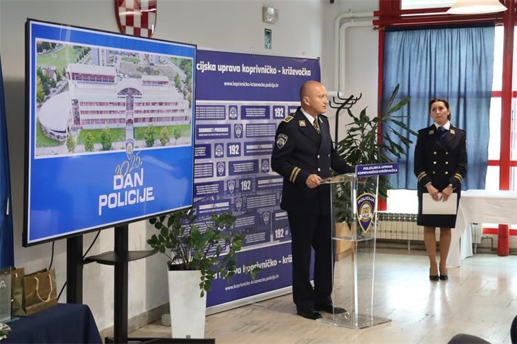 Koprivnica svečano obilježila Dan policije: Počast poginulima, priznanja djelatnicima i Dani otvorenih vrata