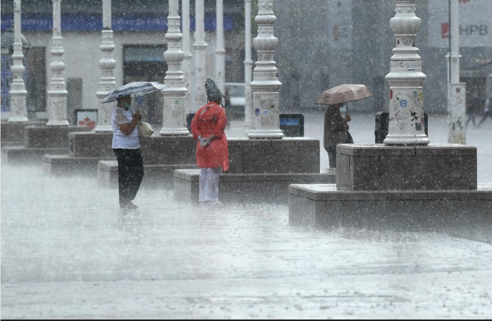 NEMOJTE SE PRERANO VESELITI! IZDANO UPOZORENJE ZA SUTRA: Držite kišobrane uz sebe, sunce će tek nakratko proviriti!