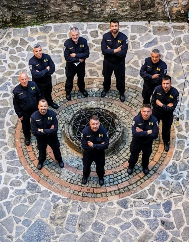 Oni su splitski policajci i klapski pjevači, a sada s pjesmom hit autora nastupaju na Splitskom festivalu (VIDEO-FOTO)