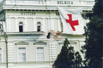 15. rujna 1991. Zločini srpske agresorske vojske (Osijek) – u bolnicu u Osijeku primljeno 5.222 žrtve agresije, a 954 je preminulo