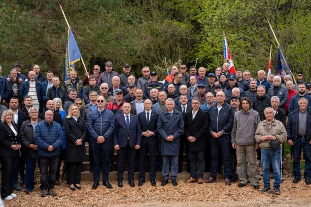 Otkriveno obnovljeno Središnje komemorativno spomen obilježje poginulim i ranjenim pripadnicima 119. brigade HV na ličkom bojištu iz Domovinskog rata