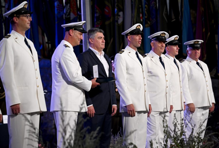 Završio svečani prijem za ratne zapovjednike na kninskoj tvrđavi, Milanović održao govor: 'Trideset godina nakon Domovinskog rata mi se i dalje moramo objašnjavati i ispričavati'