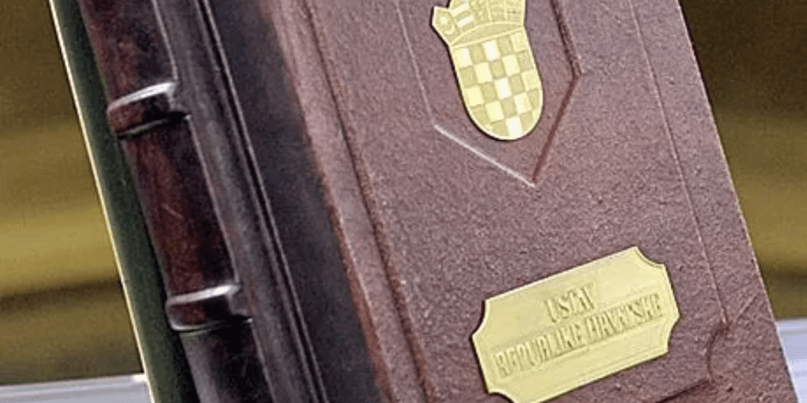 Tumačenje Ustava kako kome odgovara stvara nelagodu i strah u narodu