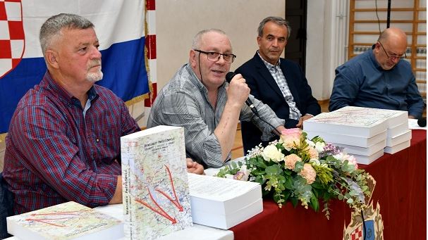 Predstavljena knjiga brigadira Branimira Petričevića ‘Dokumenti organizacije obrane cetinskog kraja 1990.-1991.’