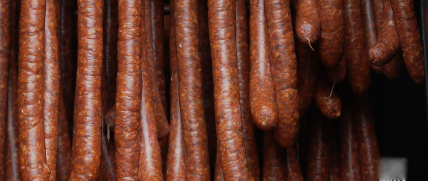 Spremno se čeka zeleno svjetlo: "Svega će biti - kobasica, kulenovih seka, šunki, krvavica, švargli, čvaraka..."