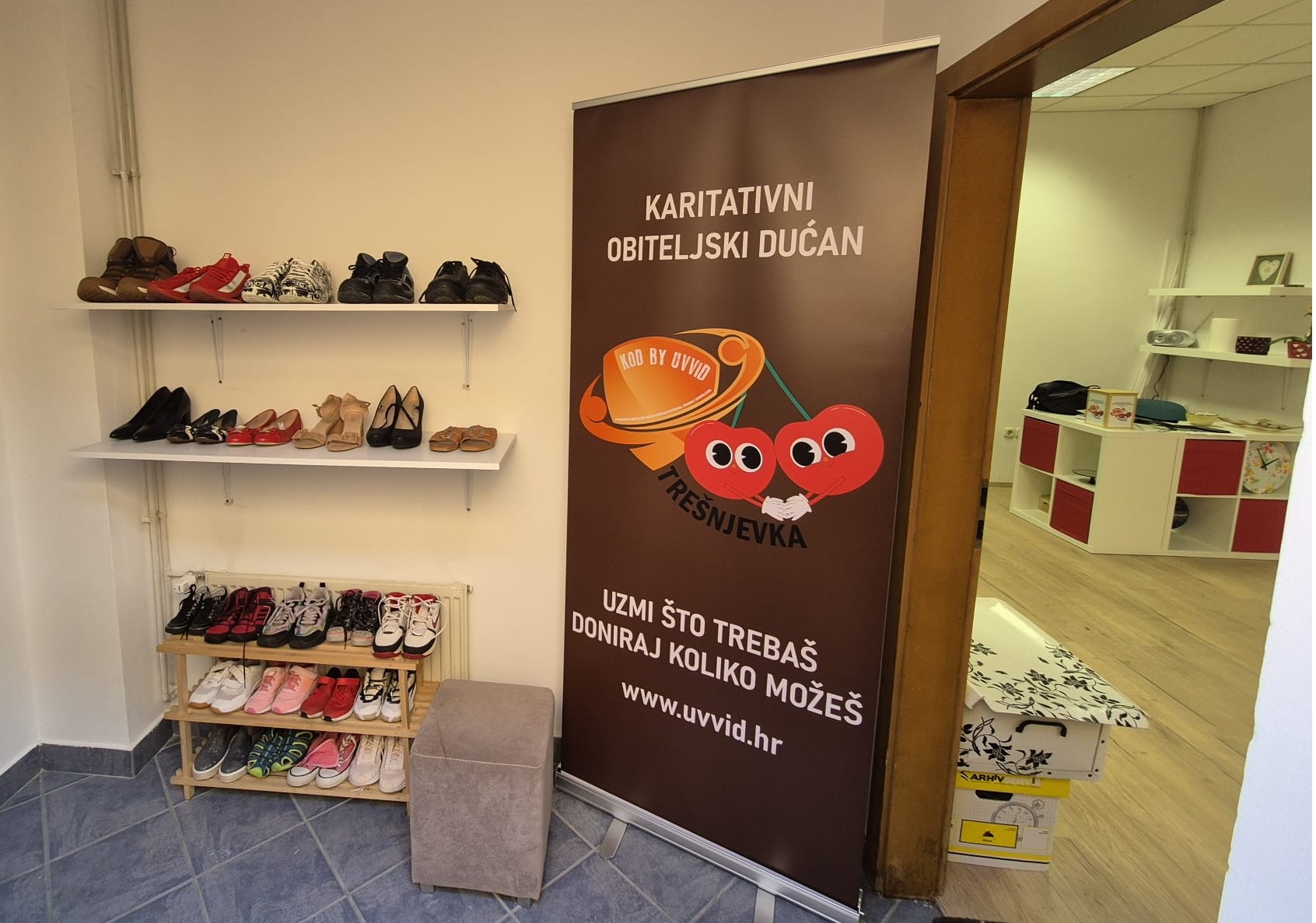 SVEČANO OTVORENJE KARITATIVNOG OBITELJSKOG DUĆANA TREŠNJEVKA