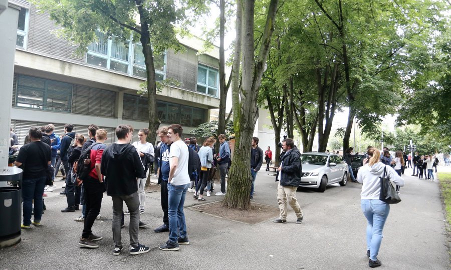 Lovrić predložio da se svi zagrebački srednjoškolci od ponedjeljka vrate u školske klupe