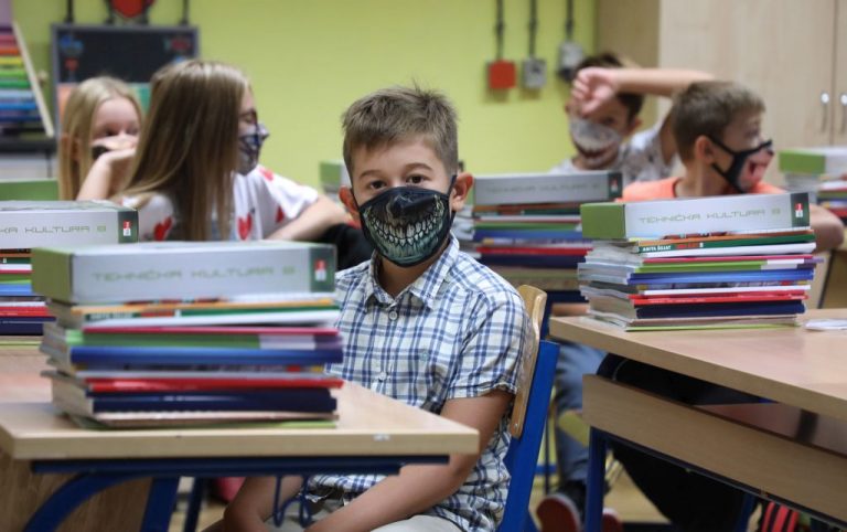 Strože preporuke HZJZ za učenike: Vjeruje li Stožer dijagnostici obiteljskih liječnika?