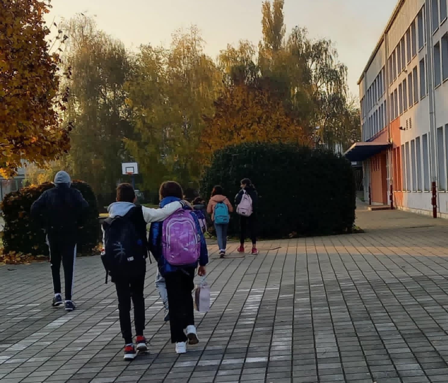 Doznalo se gdje je problematični dječak zbog kojeg roditelji nisu slali djecu u školu: ‘Odselio se u susjednu državu‘